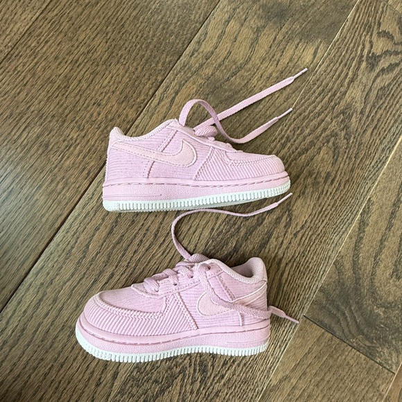 Nike Kids Pink Sneakers toddler size 7 NWOT - Picture 5 of 10